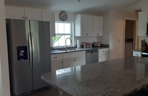 Englewood East House | New house completed in Mar 2022 with pool and tiki bar! 15 min. to Gulf Beaches.