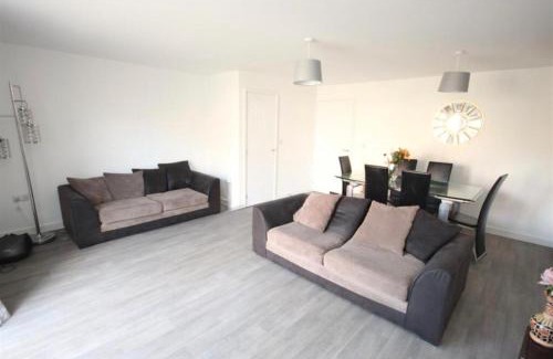 Wellingborough House | New House! Large Drive! Ideal For Business or Relocation, Weekly and Monthly Stay