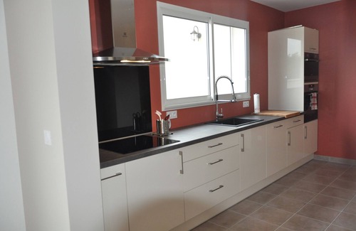 Camaret-sur-Aigues Villa | New house with heated private pool