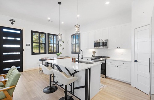Northside House | New ! Houston getaway! Near Stadiums & Downtown