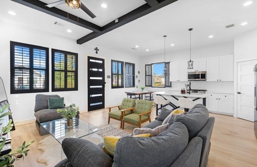 Northside House | New ! Houston getaway! Near Stadiums & Downtown