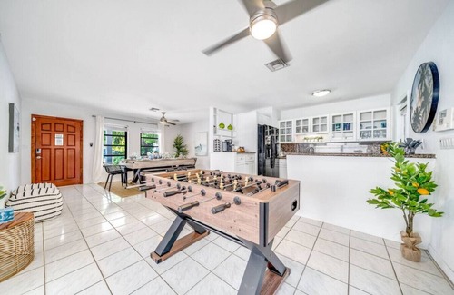 South Corals House | NEW! HTD POOL/HOT TUB/5 MIN TO BEACH/BAR!