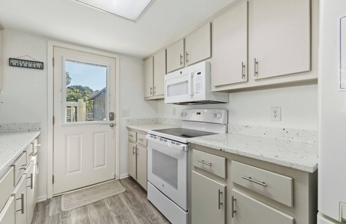 Myrtle Beach Cottage | *NEW* I Luxury Beach House I Walk to Beach I Pool