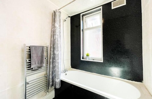 Bootle House | New Ideal 4-BR Home, Super Table, Overall Best