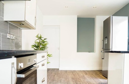 Bootle House | New Ideal 4-BR Home, Super Table, Overall Best
