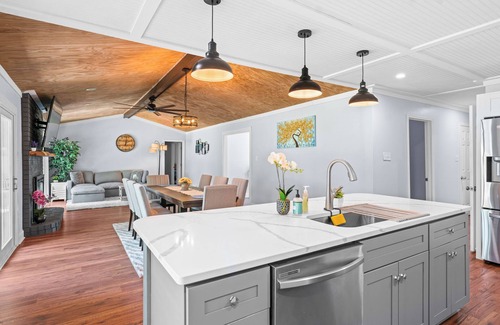 Savannah House | NEW IMMACULATE and quiet 4br Retreat between SAV DownTown & Tybee Island
