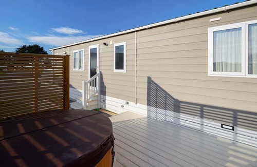 Looe House | New in 2017/2019. Stylish and contemporary holiday home.