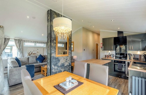Woodhall Spa Ski Chalet | New in 2018. Modern and luxurious lodge with lakeside view.