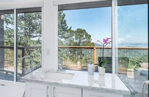 Mill Valley House | **NEW** Incomparable 4BR Glass Mountain Oasis
