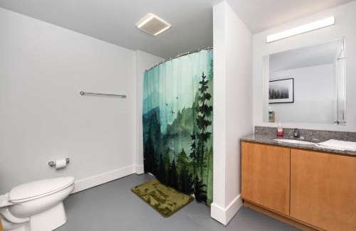 Otterbien Home Apartment | New Industrial Loft Space on River and Bike Trail