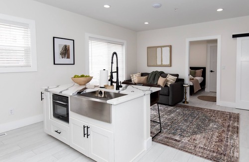 Sandusky Condo | NEW! Inn at Fulton Units 2 & 3