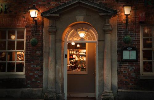 Lechlade Hotel | New Inn Hotel