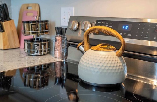 Buchanan Apartment | New King Bed Apartment: Brewery| River| Downtown