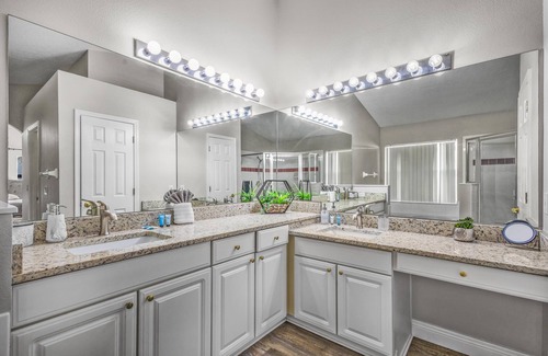 Kissimmee House | NEW King Bed Glow In The Dark Kid's Cave