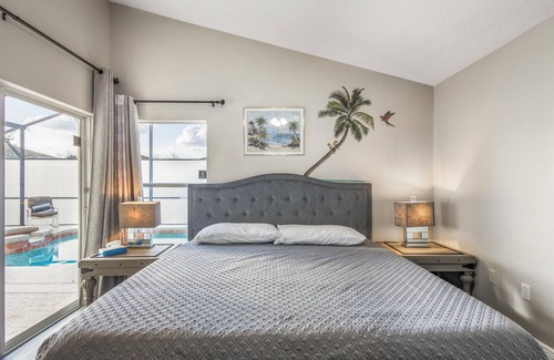 Kissimmee House | NEW King Bed Glow In The Dark Kid's Cave