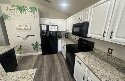 Kissimmee House | NEW King Bed Glow In The Dark Kid Cave
