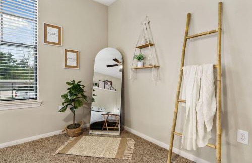 Lazybrook/Timbergrove Apartment | New! King Bed Trendy 1 BR Resort Style w/Pool