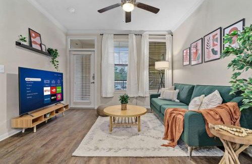Lazybrook/Timbergrove Apartment | New! King Bed Trendy 1 BR Resort Style w/Pool