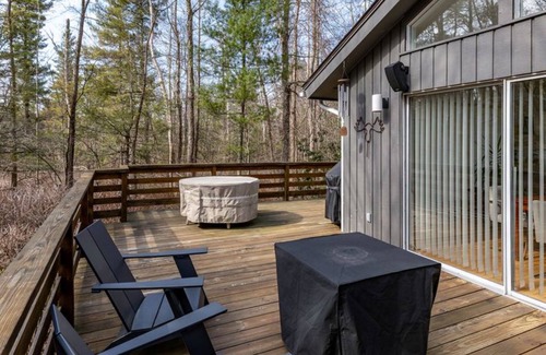 Goshen House | New Lake House, Woodridge Lake, Litchfield County. Private Club Pool and Tennis!
