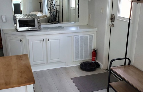 North Naples Cottage | "NEW" Lakeside Cottage, Resort. Serene, Tranquil hm. 2.3 miles from the Beach.