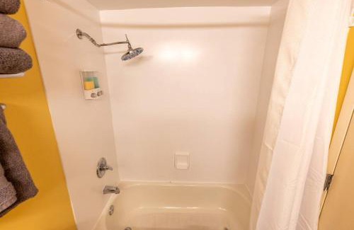 Myrtle Beach Apartment | New Landmark Resort Great Poolst w Waterpark View