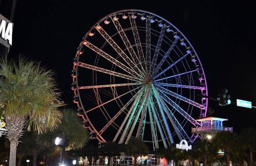 Myrtle Beach Apartment | New Landmark Resort Great Poolst w Waterpark View