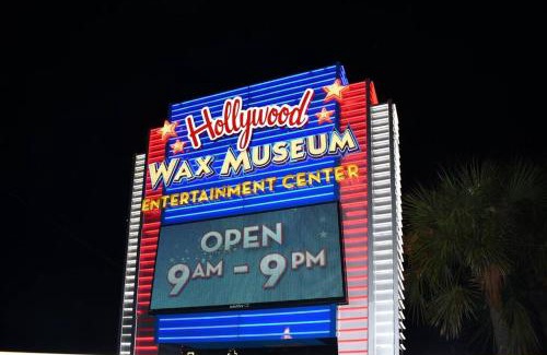 Myrtle Beach Apartment | New Landmark Resort Great Poolst w Waterpark View