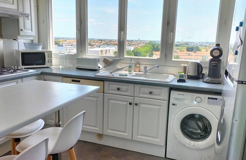 La Rochelle Apartment | New: large, bright apartment with sea view near center and port
