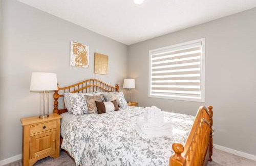 Southwest Edmonton Apartment | New Lavender Home - 2 Living Spaces, Pet friendly