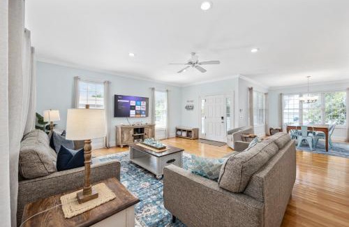 Crescent Beach Villa | New Listing, 2min WALK to Beach, Single Family Home, Pet Friendly, Smart TV, Sleeps 10, Private Backyard, BBQ