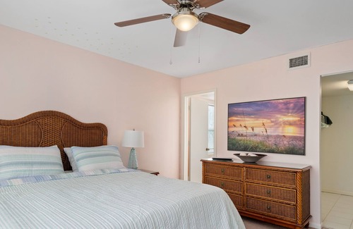 Kings Lake Condo | New listing, available Winter 2025! Close to everything!