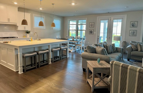 Ocean View House | NEW LISTING! Bay Forest 5 Bedroom home w/beach shuttle & amenities!