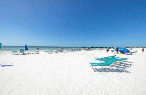 Siesta Key Apartment | New Listing! Bayside Unit, Balcony, Private Beach!