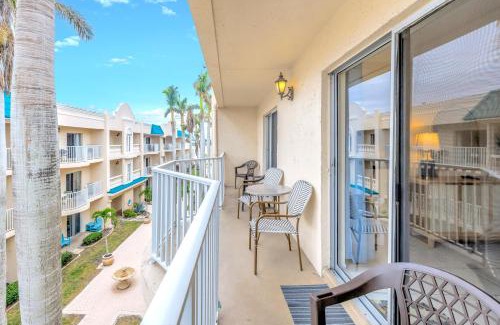 Siesta Key Apartment | New Listing! Bayside Unit, Balcony, Private Beach!