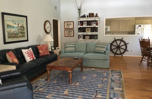 Saint Helena Island House | NEW LISTING - Charming 3 bedroom home on quiet street close to beach access