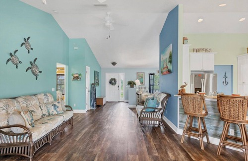 South Gulf Cove House | New Listing! Charlotte Harbor Area Resort, 120mi to Disney & 134mi to Universal - GRH766215