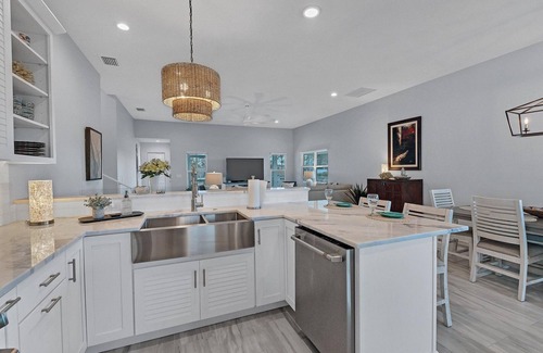 Englewood South House | New Listing! Charlotte Harbor Area Resort, 120mi to Disney & 134mi to Universal - GRH577486