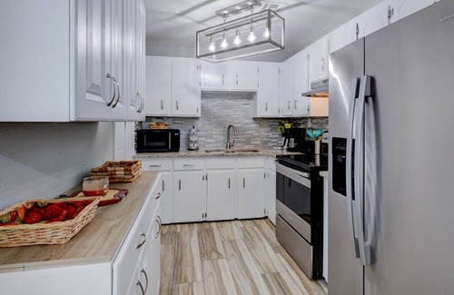 Ingleside House | New Listing! Close to local parks, shopping and restaurants
