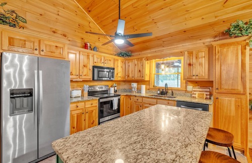 Eagle Mountain Cabin | NEW LISTING! Cozy Cabin in Ellijay w/Hot Tub, Game Room & More by RedAwning