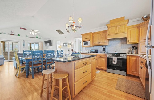 Nags Head House | New Listing-Dock, Kayaks, Bikes, Beach Chairs, Shared Pool
