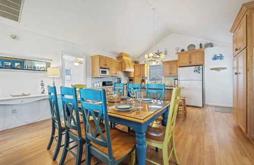 Nags Head House | New Listing-Dock, Kayaks, Bikes, Beach Chairs, Shared Pool