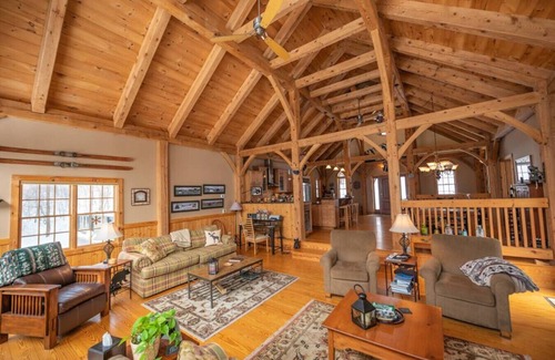 West Dover Ski Chalet | New Listing! Golf/Ski home w/SteamRoom & Hot Tub