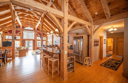 West Dover Ski Chalet | New Listing! Golf/Ski home w/SteamRoom & Hot Tub