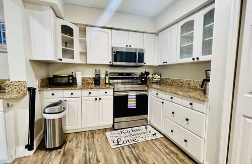 Pinellas Park House | NEW LISTING!HUGE POOL/LANAI LUXURY HAVEN/BBQ-NEAR BEACH/WATER PARK/MUSEUM/LAKE!