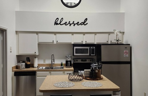 Clearwater Apartment | New Listing in ClearwaternKing Bed Cozy Condo