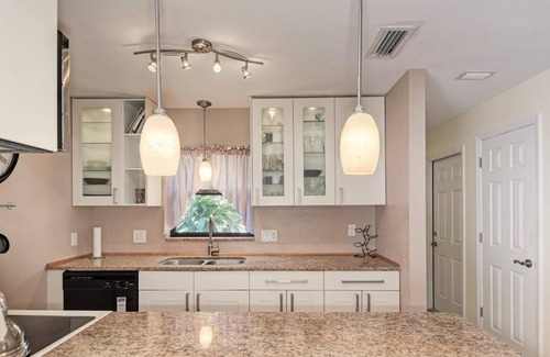 Gulf Gate Estates House | New Listing! LESS THAN A 5 Miles TO #1 RATED SIESTA KEY BEACH. SARASOTA