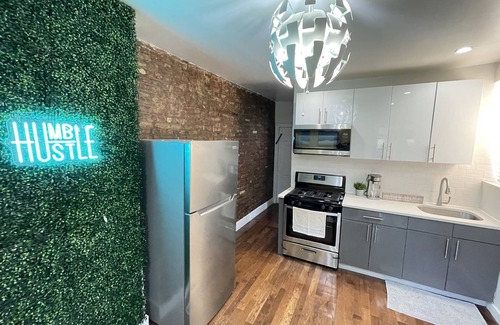 Crown Heights Apartment | New Listing Lovely Three Bedroom