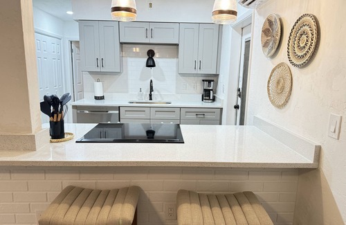 Treasure Island House | NEW LISTING! Newly Renovated Home- Treasure Island - Isle of Palms
