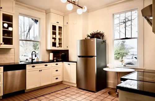 Athens Bed & Breakfast | New Listing! North Milledge BnB