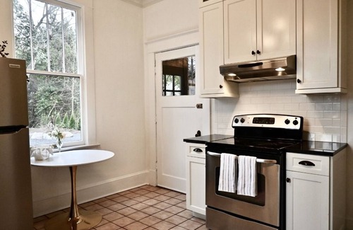 Athens Bed & Breakfast | New Listing! North Milledge BnB